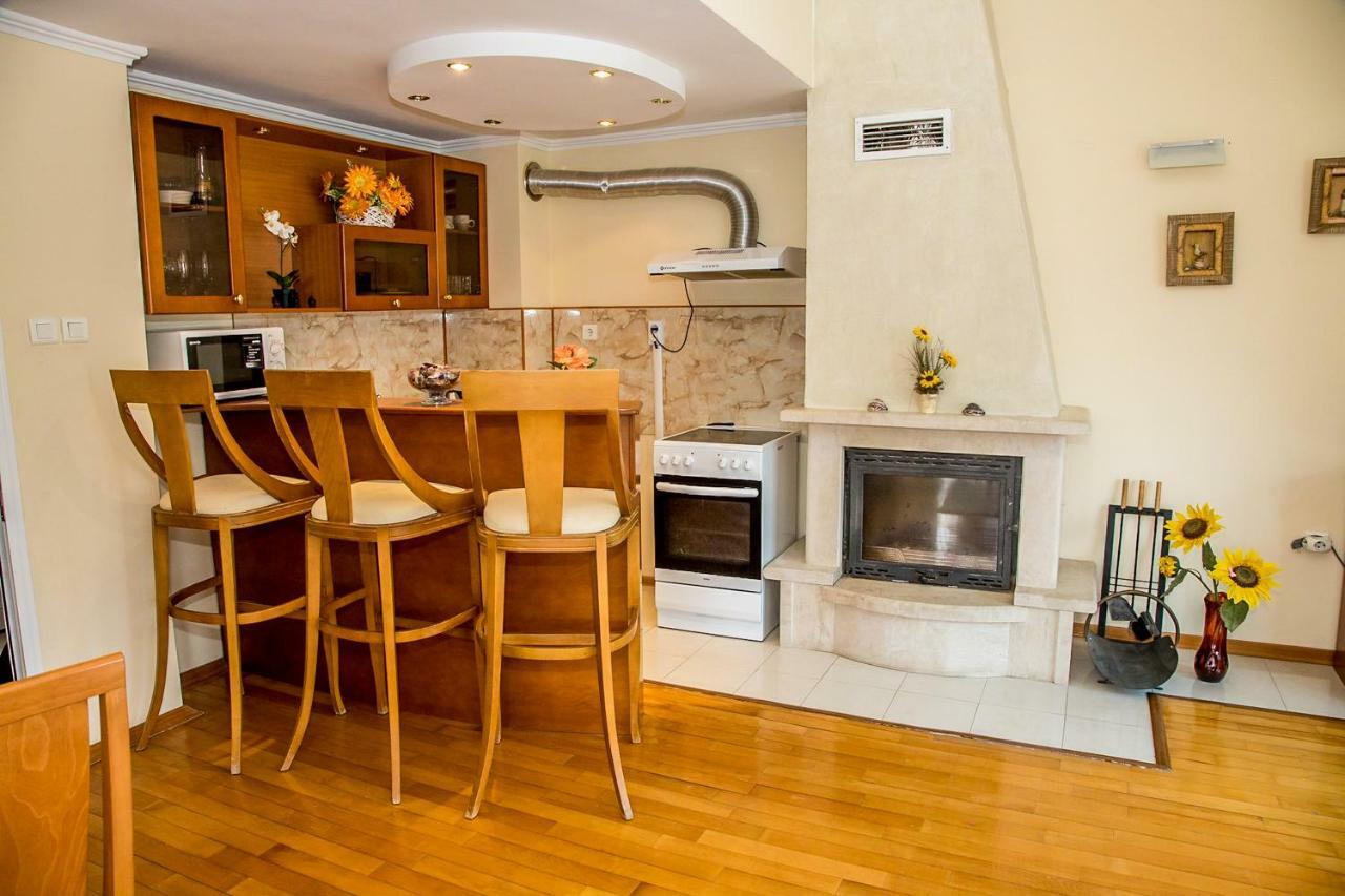 בורגאס Spacious & Sunny Maisonette With Terrace Near Centre By Flаt Manаger מראה חיצוני תמונה