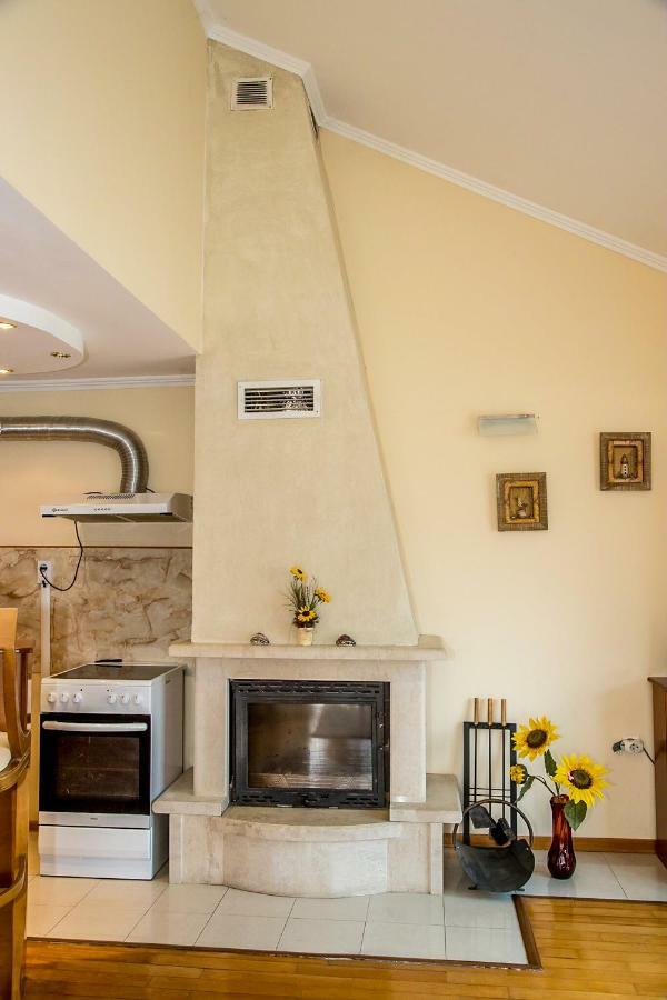 בורגאס Spacious & Sunny Maisonette With Terrace Near Centre By Flаt Manаger מראה חיצוני תמונה
