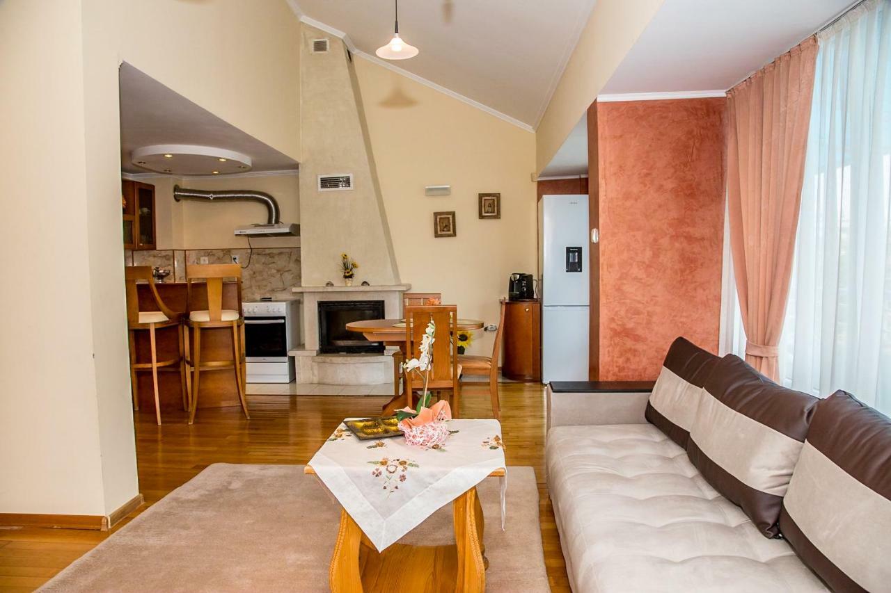 בורגאס Spacious & Sunny Maisonette With Terrace Near Centre By Flаt Manаger מראה חיצוני תמונה