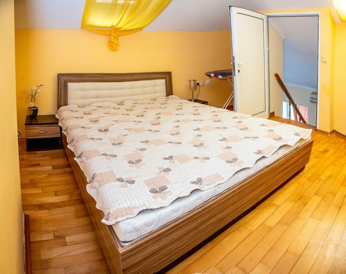בורגאס Spacious & Sunny Maisonette With Terrace Near Centre By Flаt Manаger מראה חיצוני תמונה